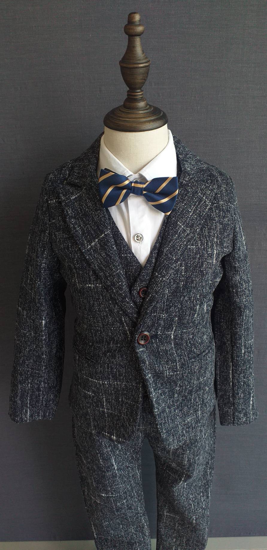 เช่า ชุดสูทเด็กชาย สีเทาดำ กระดุมเดียว ทรงคลาสสิก