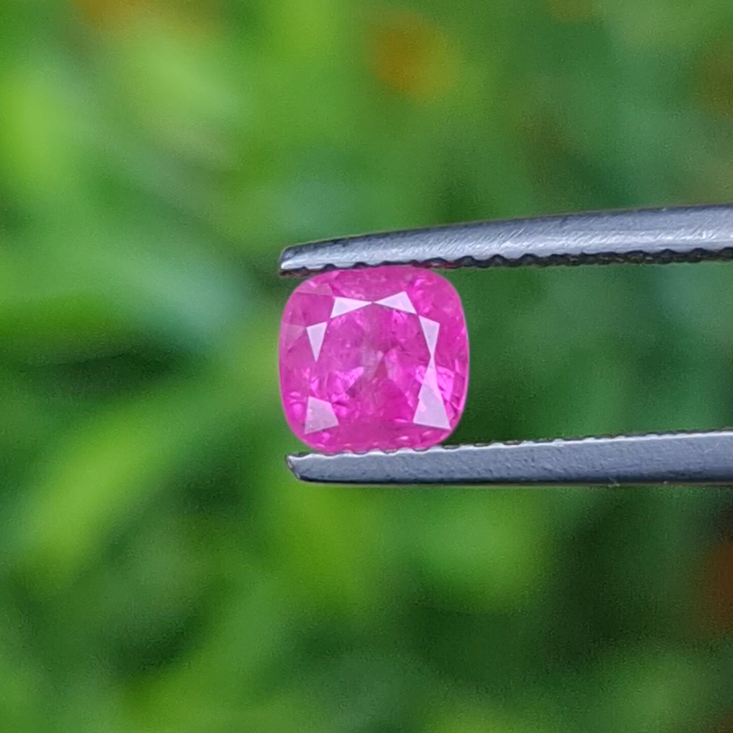 พลอย ชมพู พิ้ง แซฟไฟร์ Pink Sapphire 1.04 กะรัต (Cts.) พลอยแท้ อัญมณีมงคลประจําวันเกิด เครื่องประดับพลอย