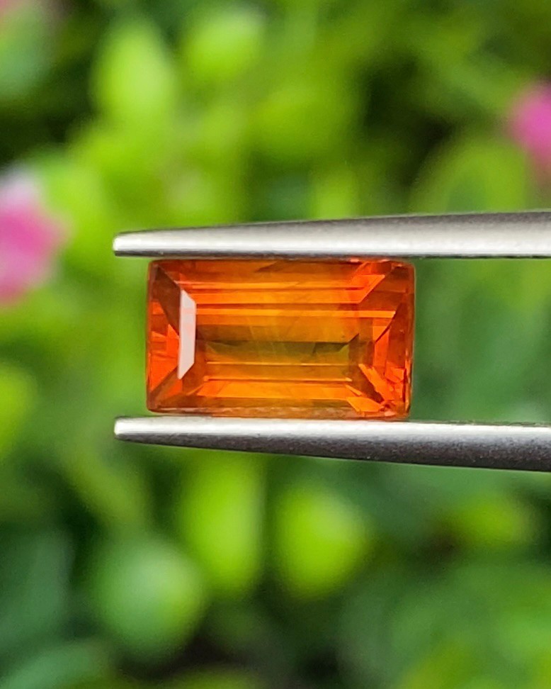 พลอย บุษราคัม yellow sapphire 1.81 กะรัต (Cts.) พลอยแท้ อัญมณีมงคลประจําวันเกิด เครื่องประดับพลอย