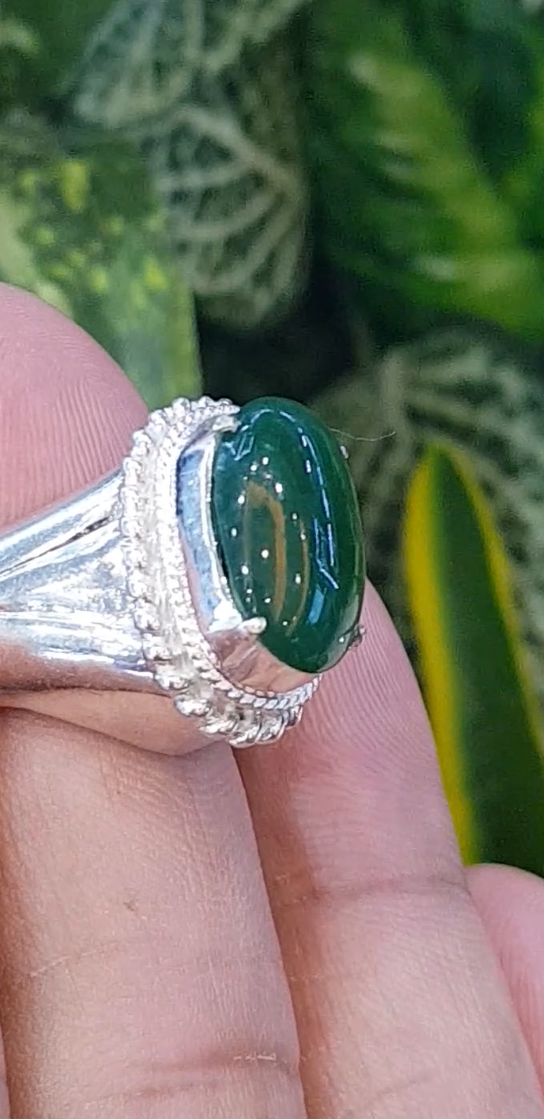 หยก พม่า แท้ Jade แหวนหยก 翡翠戒指 (Jadeite ring) 3.57 กะรัต (Cts.) (Size) 61 ดิบ ไม่ผ่านการปรับปรุง (Type A) พม่า (Myanmar)