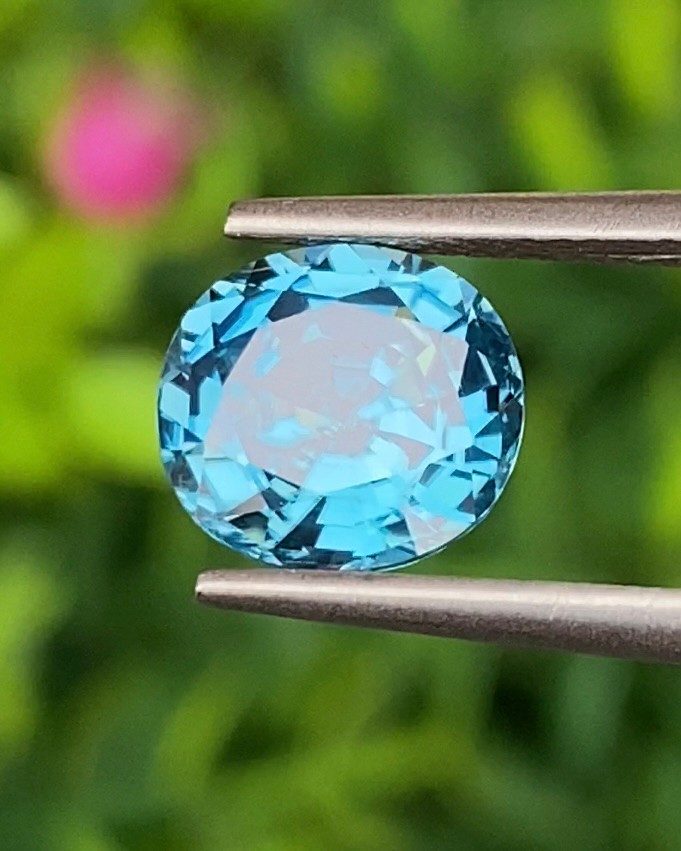 พลอย เพทาย (Zircon) 2.82 กะรัต (Cts.) พลอยแท้ อัญมณีมงคลประจําวันเกิด เครื่องประดับพลอย