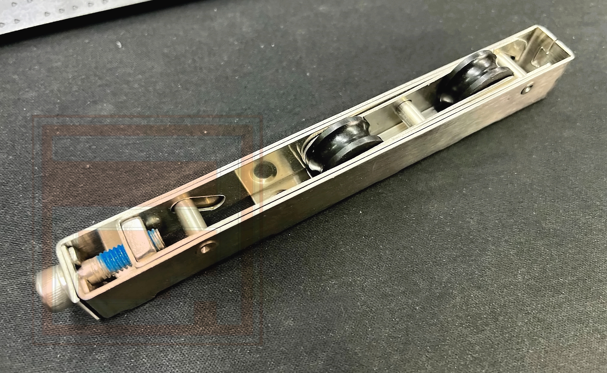 ล้อบานเลื่อนตลับ ล้อดำ (เสื้อสแตนเลส)