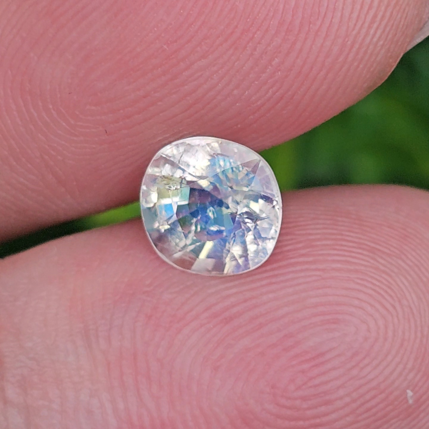 พลอย มูนสโตน เรนโบว์ rainbow moonstone 1.47 กะรัต (cts.) พลอยแท้ อัญมณีมงคลประจําวันเกิด เครื่องประดับพลอย