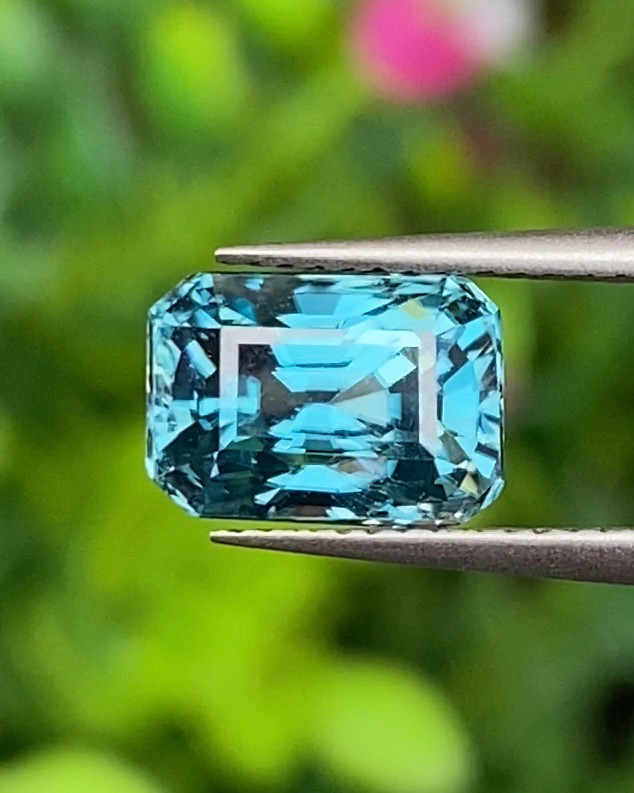 พลอย เพทาย Natural Zircon 3.23 กะรัต (Cts.) พลอยแท้ อัญมณีมงคลประจําวันเกิด เครื่องประดับพลอย