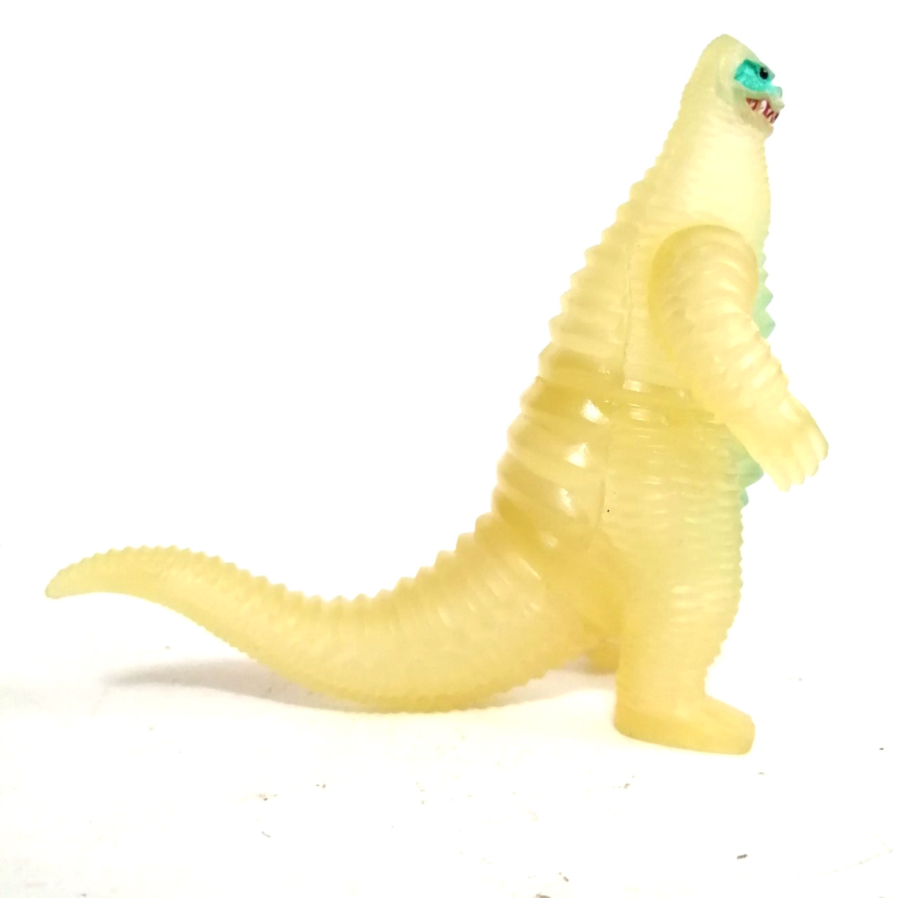 ซอฟ 3.5 นิ้ว สัตว์ประหลาด เรดคิง ตัวร้ายจาก อุลตร้าแมน รุ่นตัวพิเศษเคลียร์ใส ทำสียางจุด ขนาดตามรูป สภาพดี มีรอยบ้าง