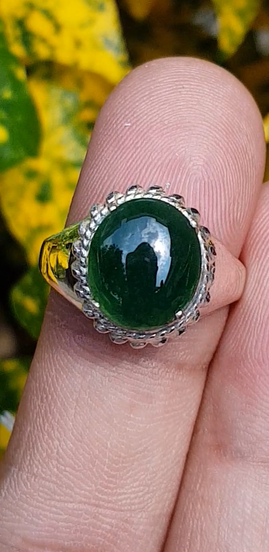 หยก พม่า แท้ Jade แหวนหยก 翡翠戒指 (Jadeite ring) 2.34 กะรัต (Cts.) (Size) 51 ดิบ ไม่ผ่านการปรับปรุง (Type A) พม่า (Myanmar)