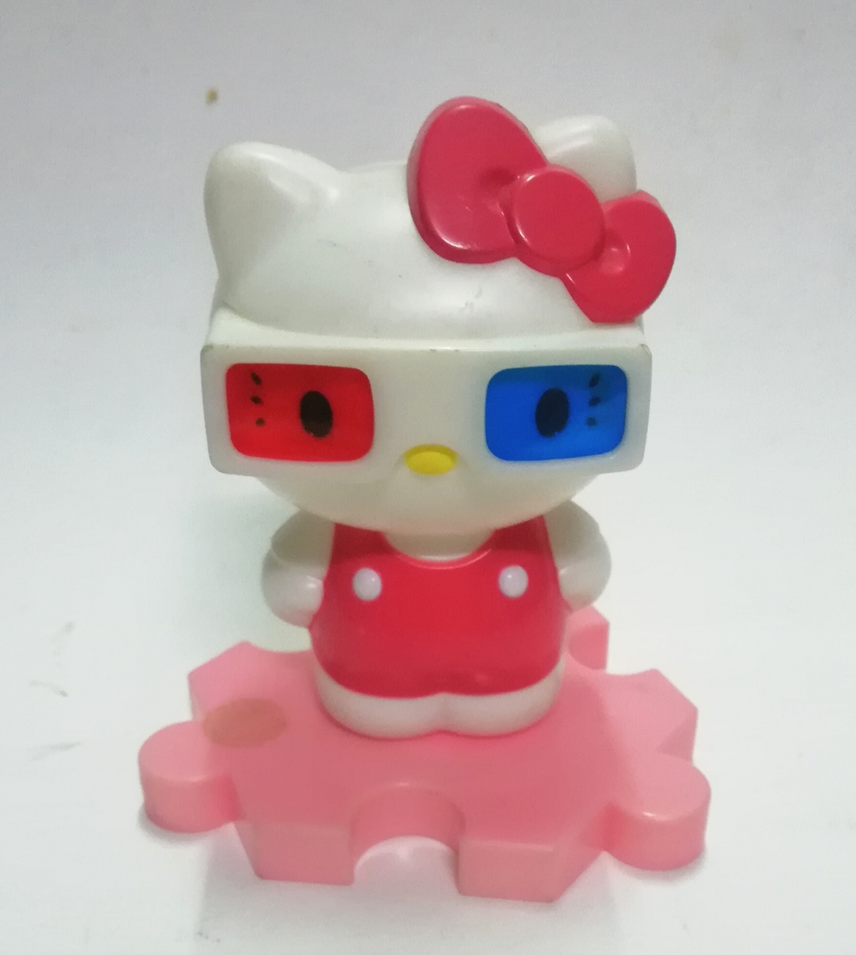 ของสะสมจาก Sanrio "ท็อปเปอร์ เฮลโหล คิตตี้ ใส่แว่น3มิติ Hello Kitty"