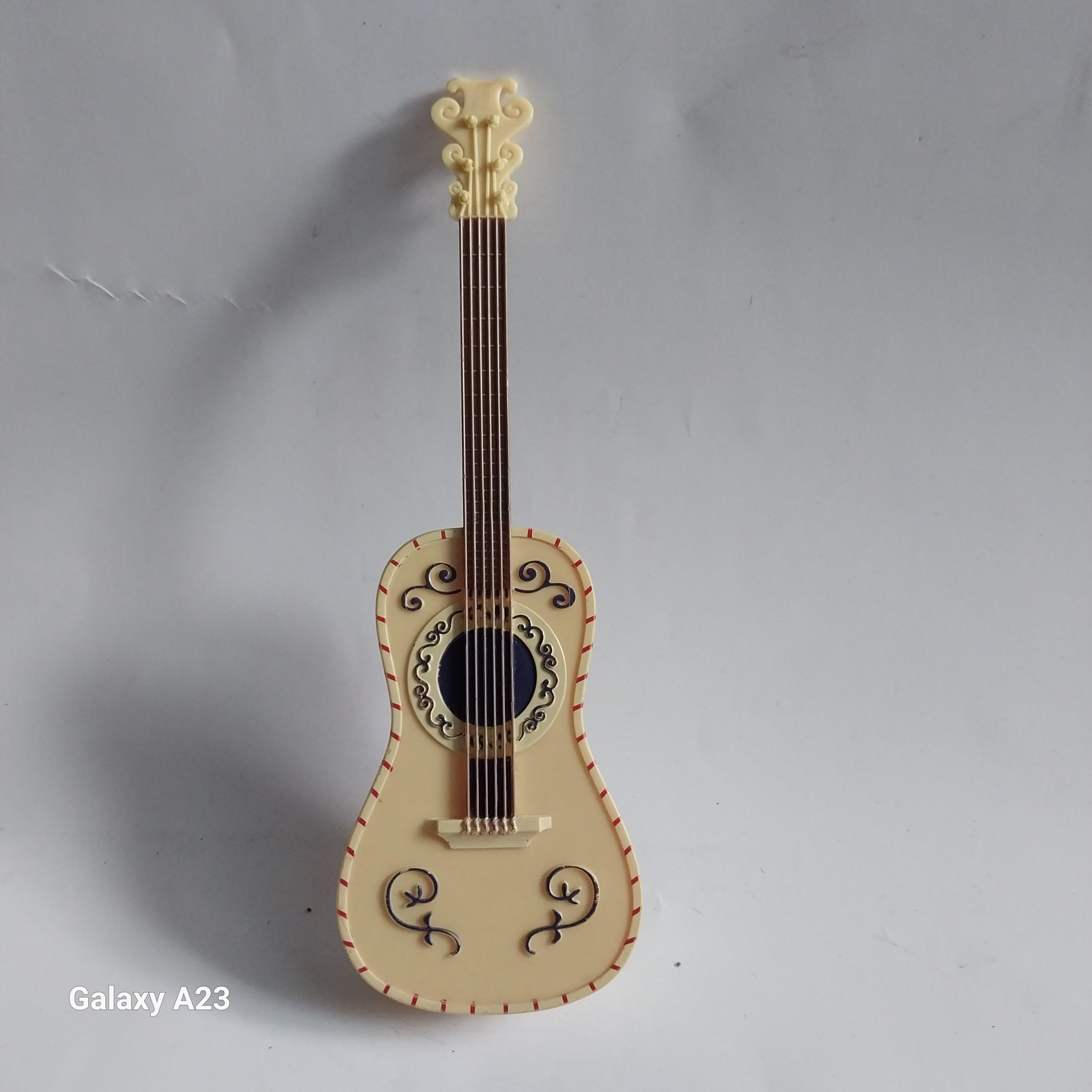 มีหลายภาพ มีรอย ตามภาพ โมเดลกีต้าร์ ขนาด 7 นิ้ว