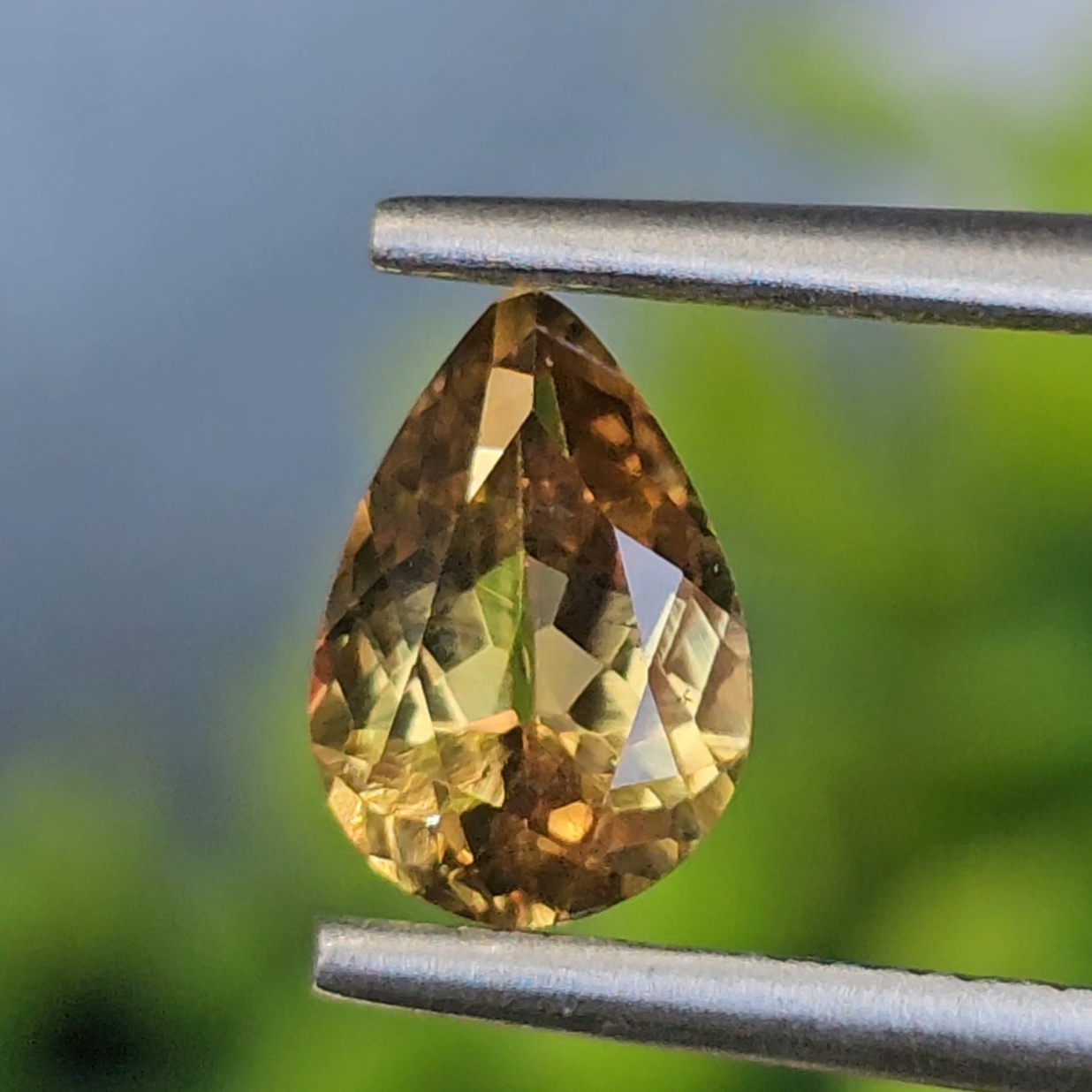 พลอย อเล็กซานไดร์ (Natural Alexandrite Chrysoberyl) 1.03 กะรัต (Cts.) ดิบ (Unheated) พร้อมใบเซอร์ พลอยแท้ อัญมณีมงคลประจําวันเกิด เครื่องประดับพลอย
