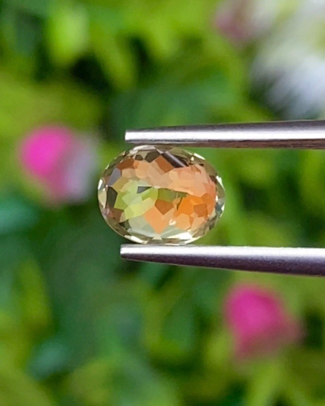 พลอย คริโซเบริล (Chrysoberyl) 1.39 กะรัต (Cts.) พลอยแท้ อัญมณีมงคลประจําวันเกิด เครื่องประดับพลอย