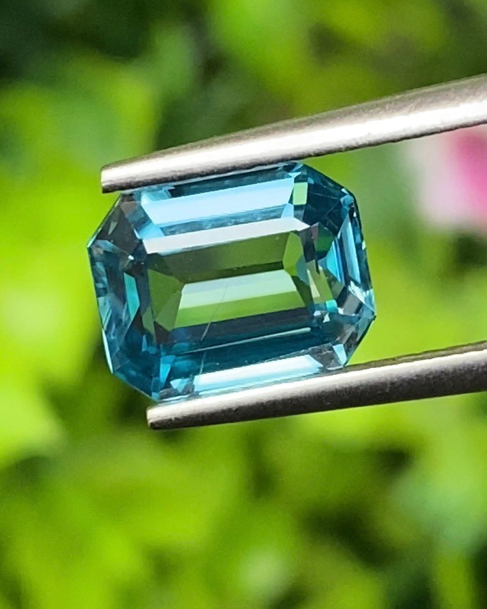 พลอย เพทาย (Zircon) 3.25 กะรัต (Cts.) พลอยแท้ อัญมณีมงคลประจําวันเกิด เครื่องประดับพลอย