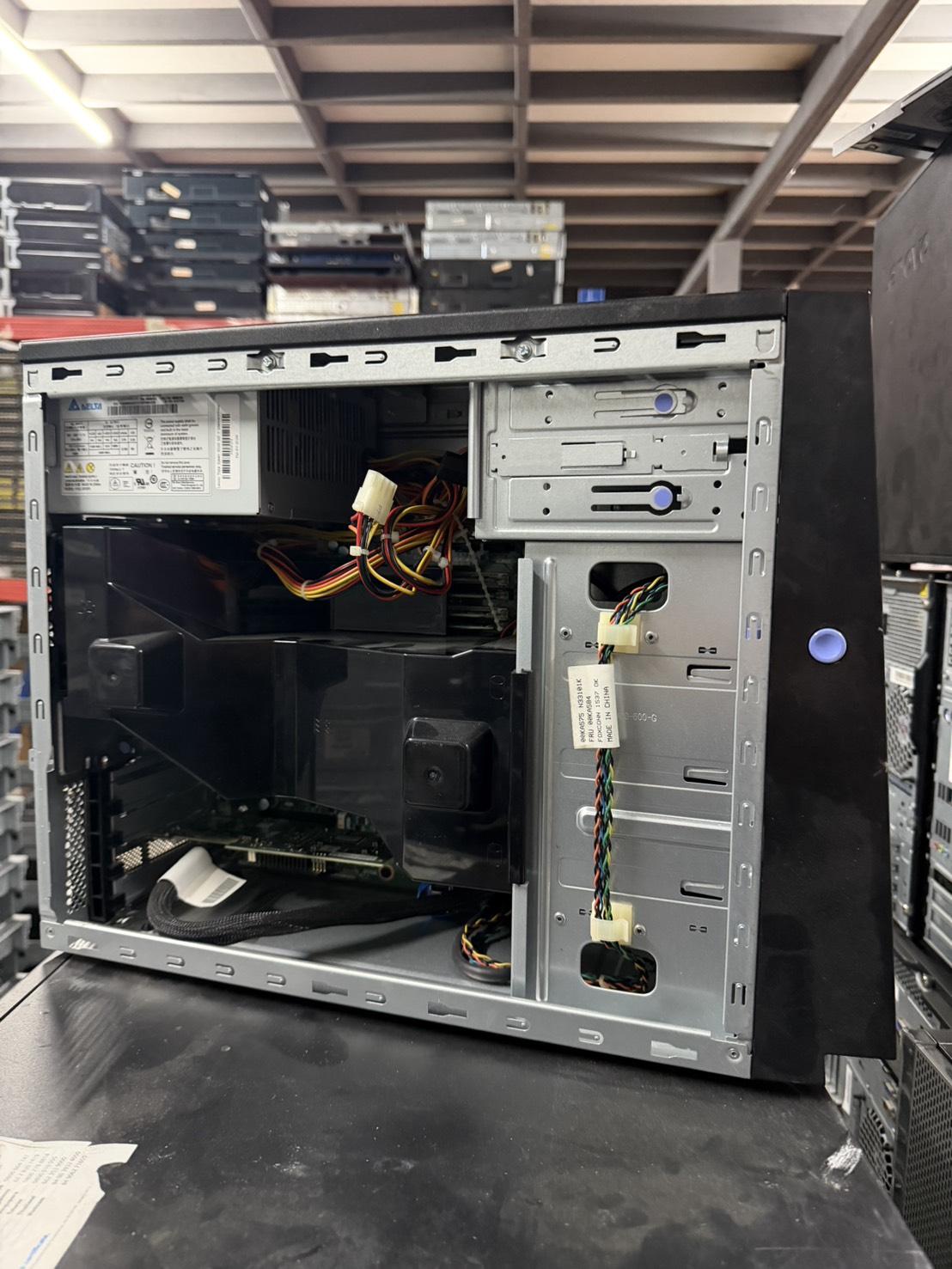 Lenovo Think System X3100 M5(E3-1220V3/Ram 32 GB/harddisk 1 TB x2 )+M1115