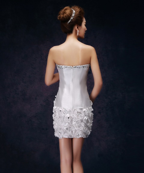 พร้อมส่ง ชุดราตรีสั้น เกาะอก สีขาว สไตล์เกาหลี เข้ารูปแต่งดอกตรงกระโปรง ปักเลื่อมหรู