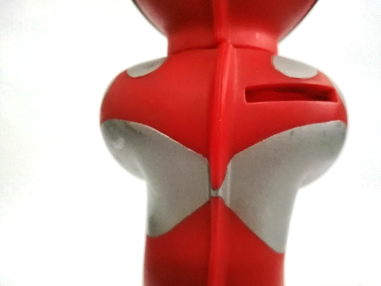 อุลตร้าแมนESSO เป็นของแถมพรีเมี่ยมแลกซื้อของน้ำมันESSO ขนาดใหญ่ สูงราว16-17 นิ้ว ***มีตำหนิตามภาพ ,ไม่มีฝาปิดด้านล่าง เป็นอีกตัวที่ตามหากันมาก