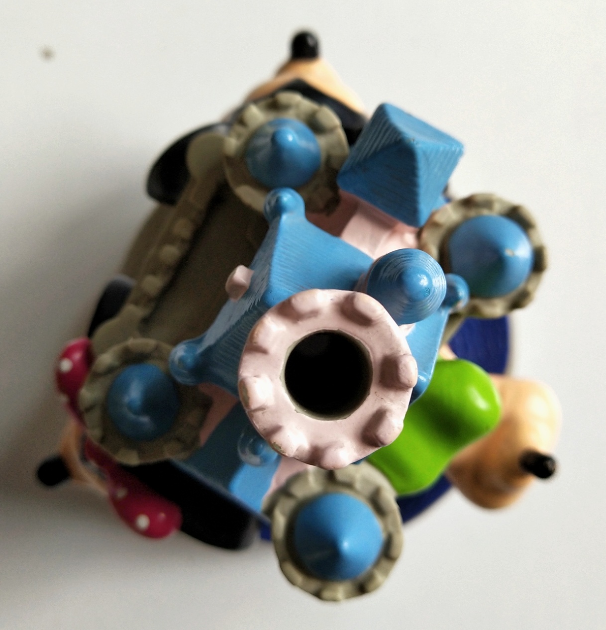 ของสะสม ท็อปเปอร์ ปราสาทดิสนีย์ ตกแต่งด้วยหัวมิกกี้เมาส์ ,มินนี่เมาส์,กู๊ฟฟี่ , Disney castle Topper ,decorated with Mickey mouse's head, Minnie mouse's head and Goofy's head