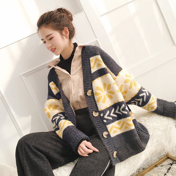 CARDIGAN เสื้อคลุมไหมพรมคอวี ผ้าหนานุ่มถักลายวินเทจ (12270B)