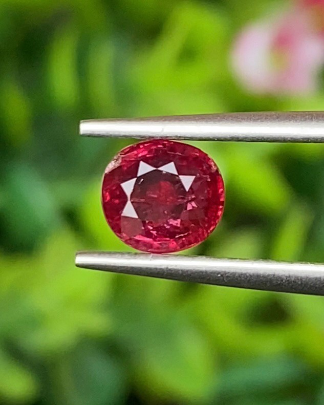 พลอย ทับทิม โมแซมบิค Mozambique Ruby sapphire 0.90 กะรัต (Cts) ดิบ Unheated พร้อมใบเซอร์ พลอยแท้ อัญมณีมงคลประจําวันเกิด เครื่องประดับพลอย