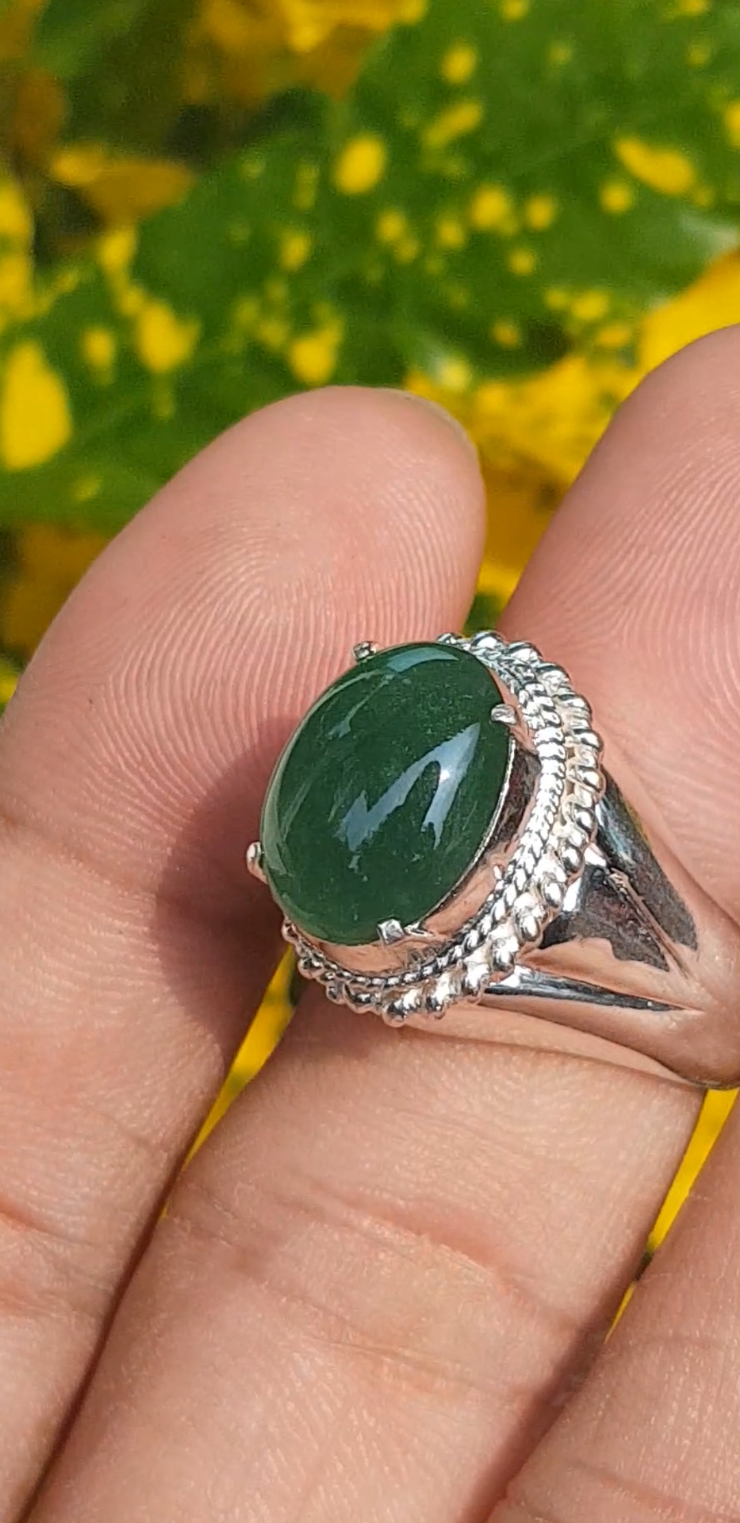 หยก พม่า แท้ Jade แหวนหยก 翡翠戒指 (Jadeite ring) 4.47 กะรัต (Cts.) (Size) 60 ดิบ ไม่ผ่านการปรับปรุง (Type A) พม่า (Myanmar)