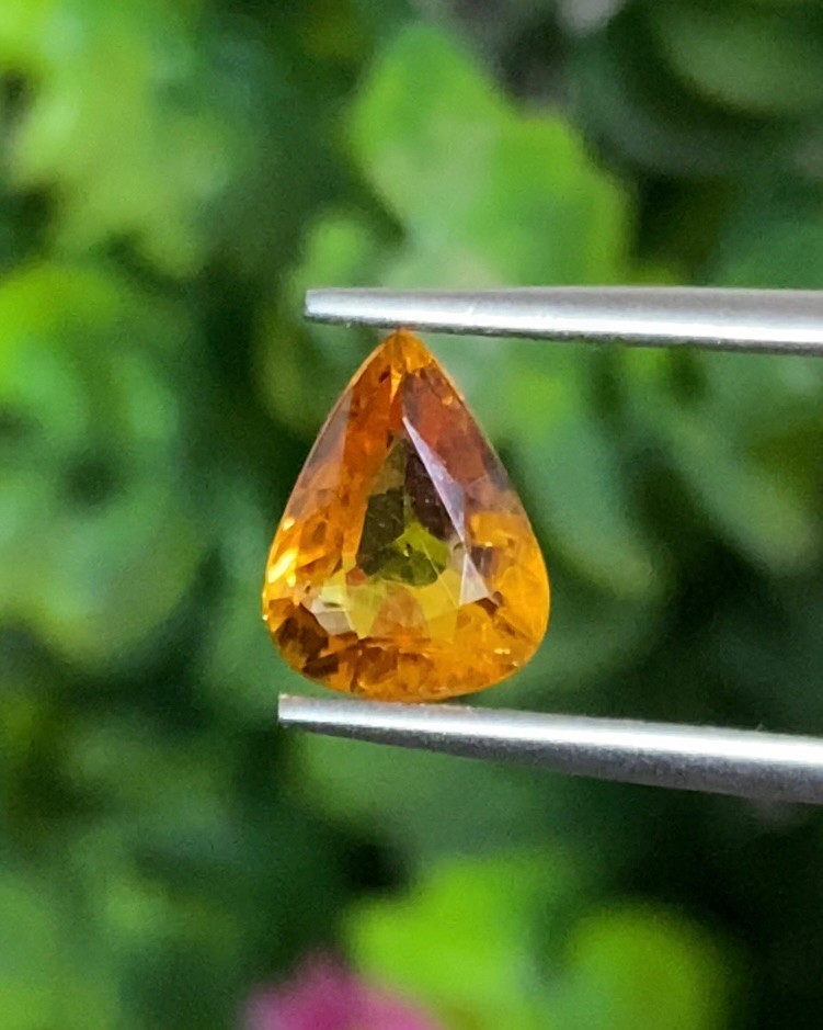 พลอย บุษราคัม Yellow Sapphire 1.78 กะรัต (Cts.) พลอยแท้ อัญมณีมงคลประจําวันเกิด เครื่องประดับพลอย