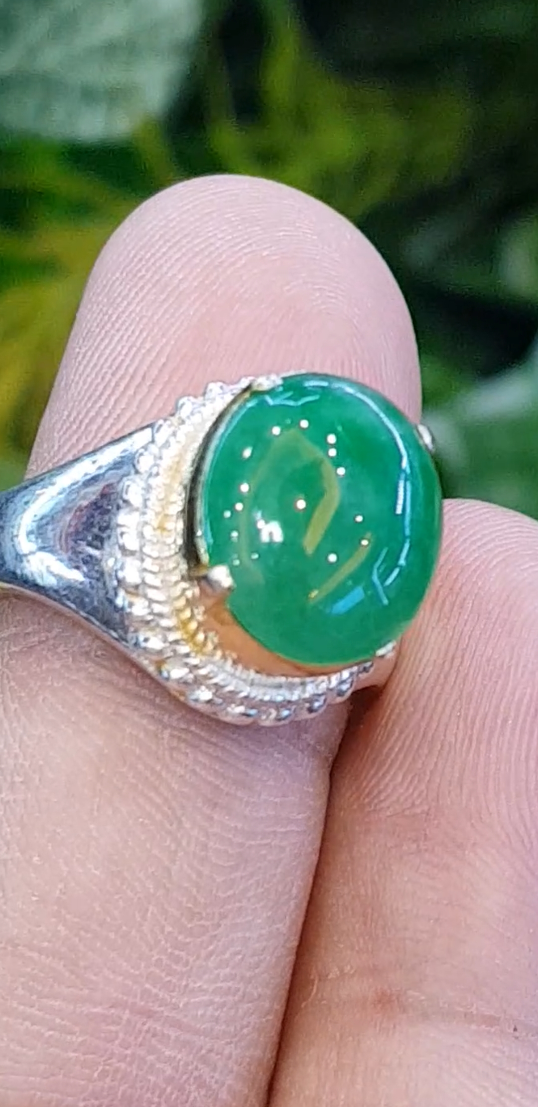 หยก พม่า แท้ Jade แหวนหยก 翡翠戒指 (Jadeite ring) 3.12 กะรัต (Cts.) ดิบ ไม่ผ่านการปรับปรุง (Type A) พม่า (Myanmar)