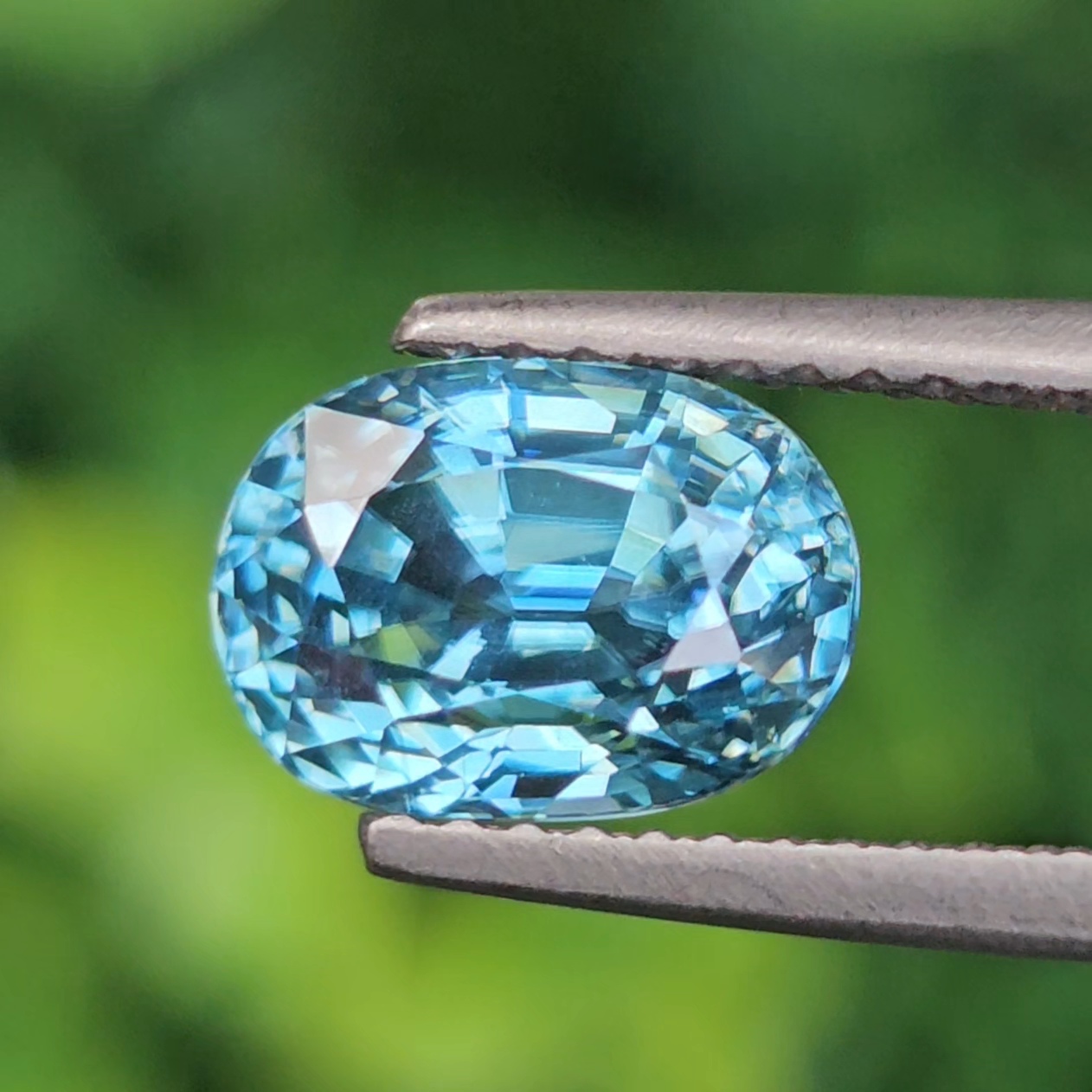 พลอย เพทาย (Zircon) 3.33 กะรัต (Cts.) พลอยแท้ อัญมณีมงคลประจําวันเกิด เครื่องประดับพลอย