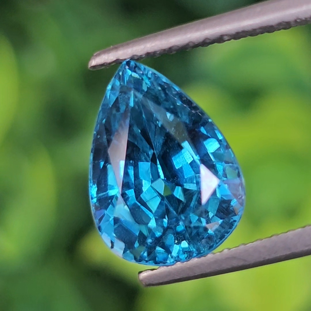 พลอย เพทาย (Zircon) 5.55 กะรัต (Cts.) พลอยแท้ อัญมณีมงคลประจําวันเกิด เครื่องประดับพลอย