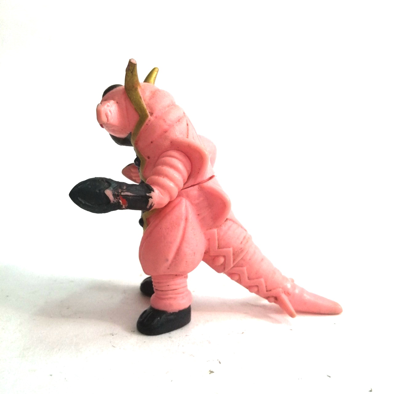 ซอฟ 4 นิ้ว ขนาดตามรูป โมโมชาก้อน สัตว์ประหลาดจาก อุลตร้าแมนไนซ์ สภาพดี มีรอยบ้าง