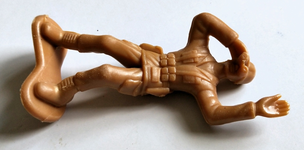 ของสะสม โมเดลพลาสติก ตุ๊กตาทหารยืนส่องกล้อง สีน้ำตาลอ่อน จาก Greenerier International Inc.