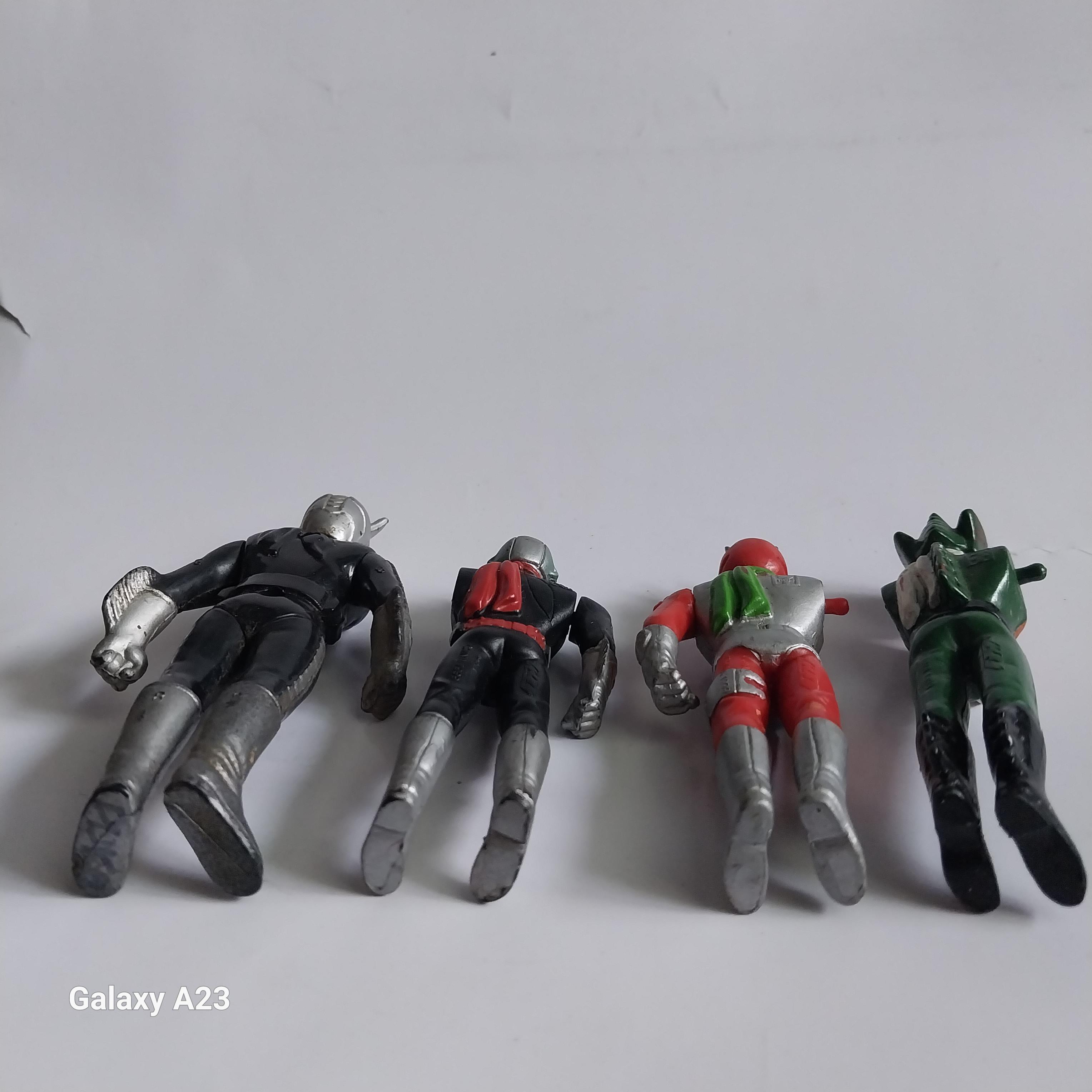 มีหลายภาพอะไหล่ ไอ้มดแดง จำนวน 4 ตัวงานพลาสติกของจีน 1 ตัวเป็นซุปเปอร์วัน งานยางตัน 3 ตัว ขนาดตามภาพ