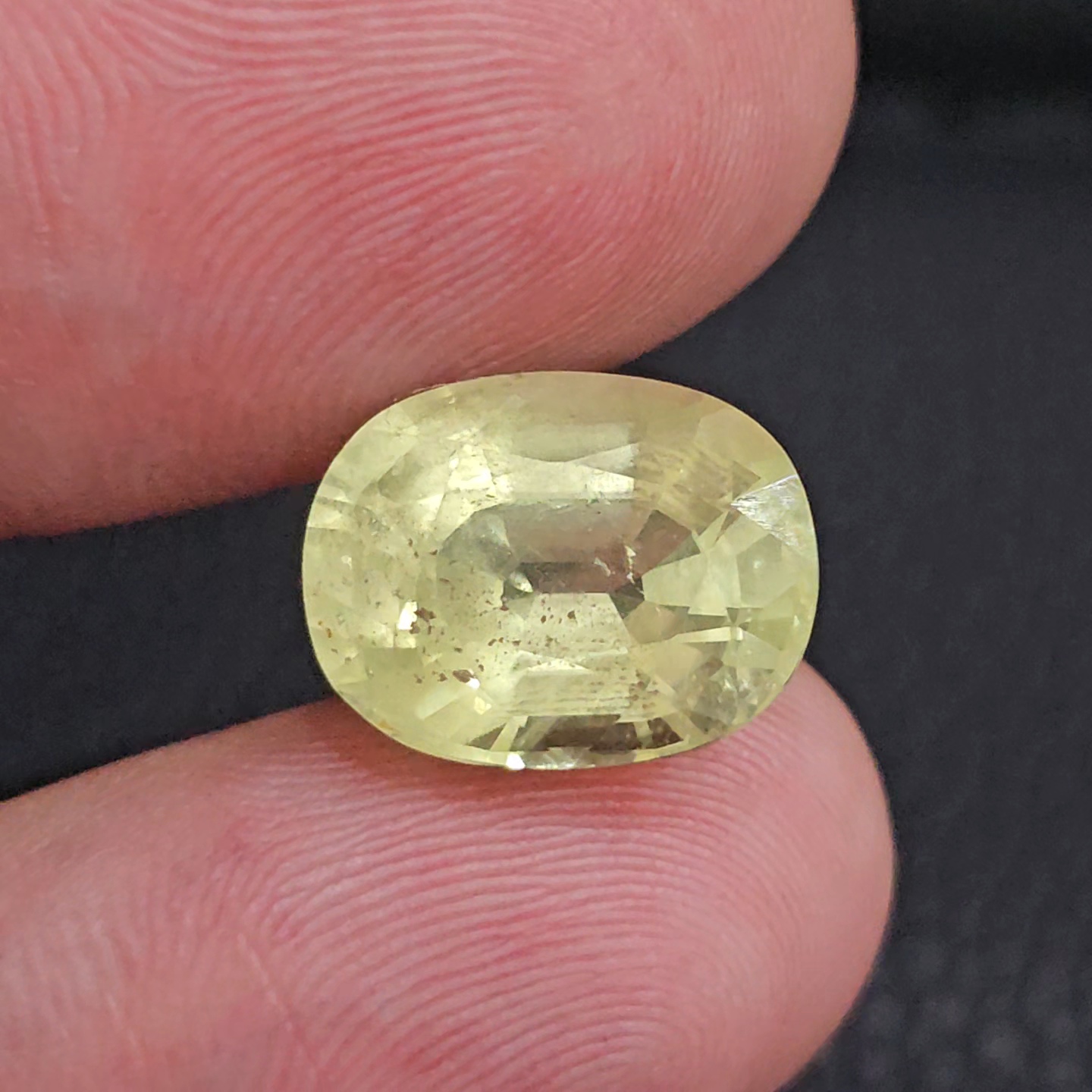 พลอย คริโซเบริล (Chrysoberyl) 10.50 กะรัต (Cts.) พร้อมใบเซอร์ พลอยแท้ อัญมณีมงคลประจําวันเกิด เครื่องประดับพลอย