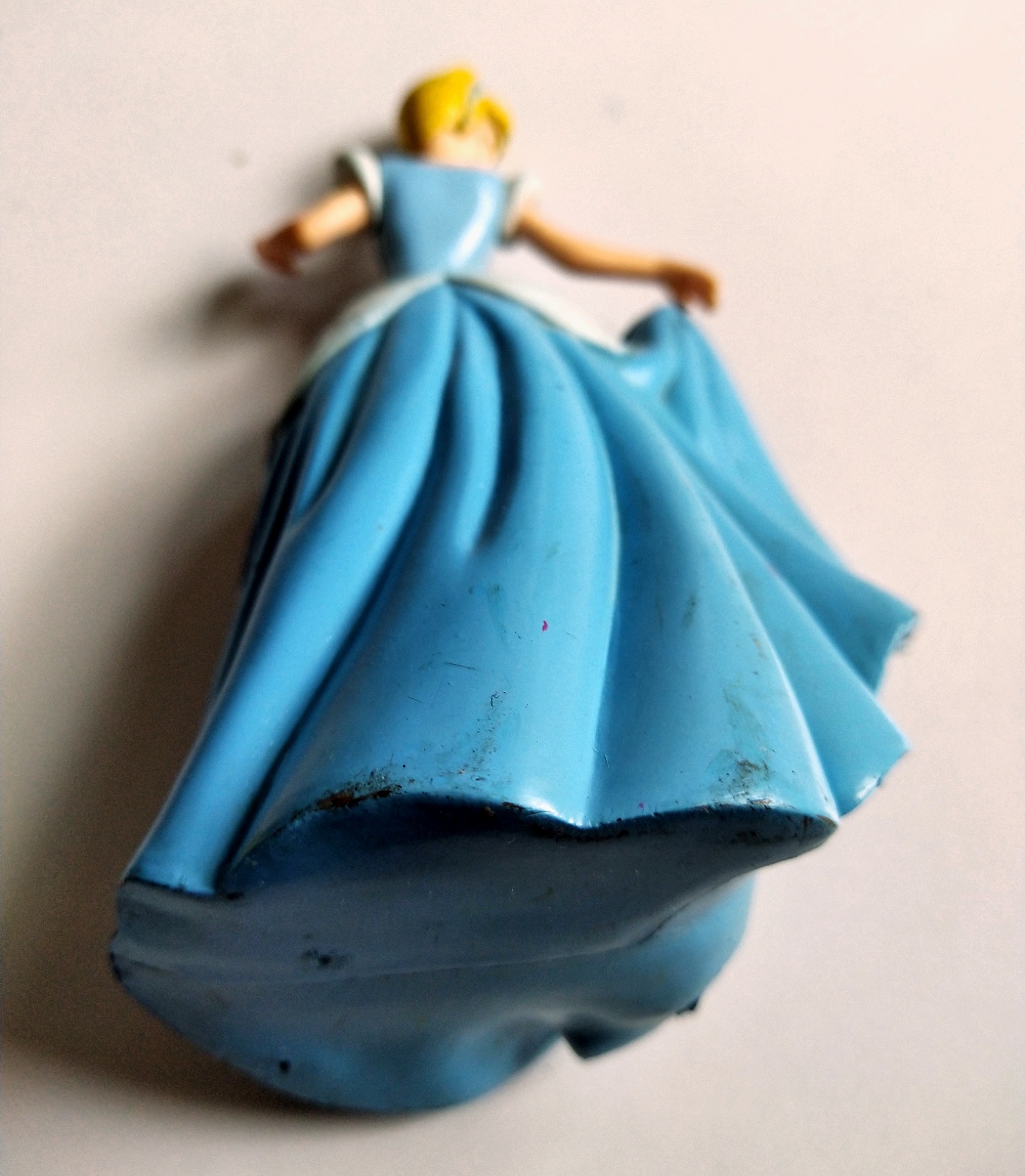 ของเล่น ของสะสม เจ้าหญิงดิสนีย์ ซินเดอเรลล่า แขนหมุนได้ *มือซ้ายมีตำหนิ เปื้อนสีแดง ตามภาพ, Disney Princess, Cinderella