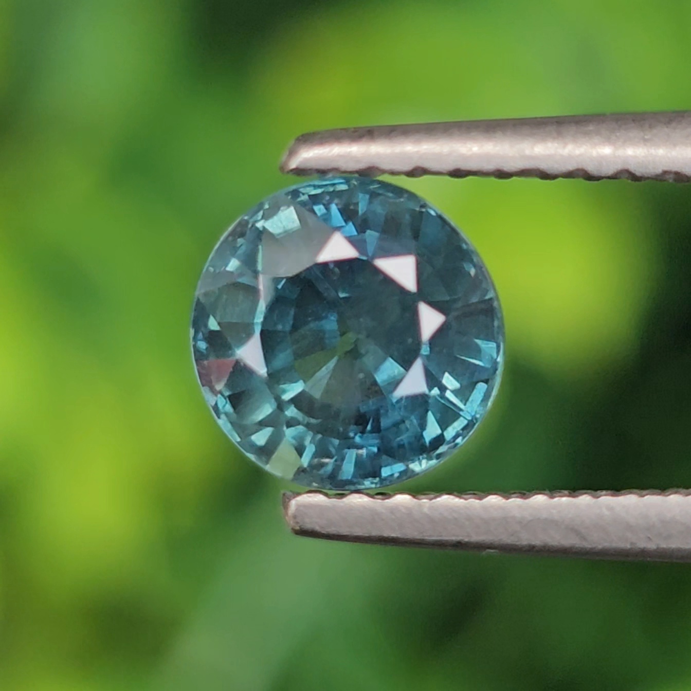 พลอย แซปไฟร์สีน้ำเงินอมเขียว Teal Sapphire 1.34 กะรัต (Cts.) พลอยแท้ อัญมณีมงคลประจําวันเกิด เครื่องประดับพลอย