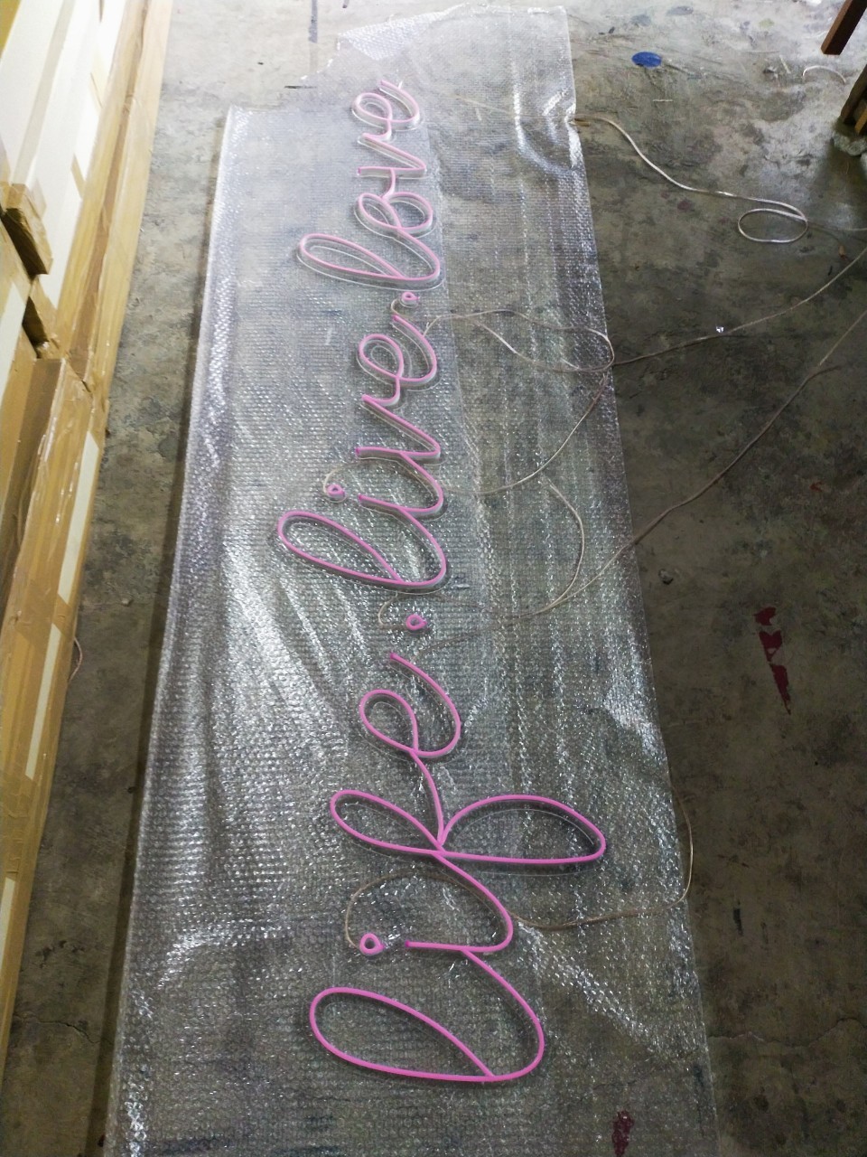 ไฟนีออน เฟค