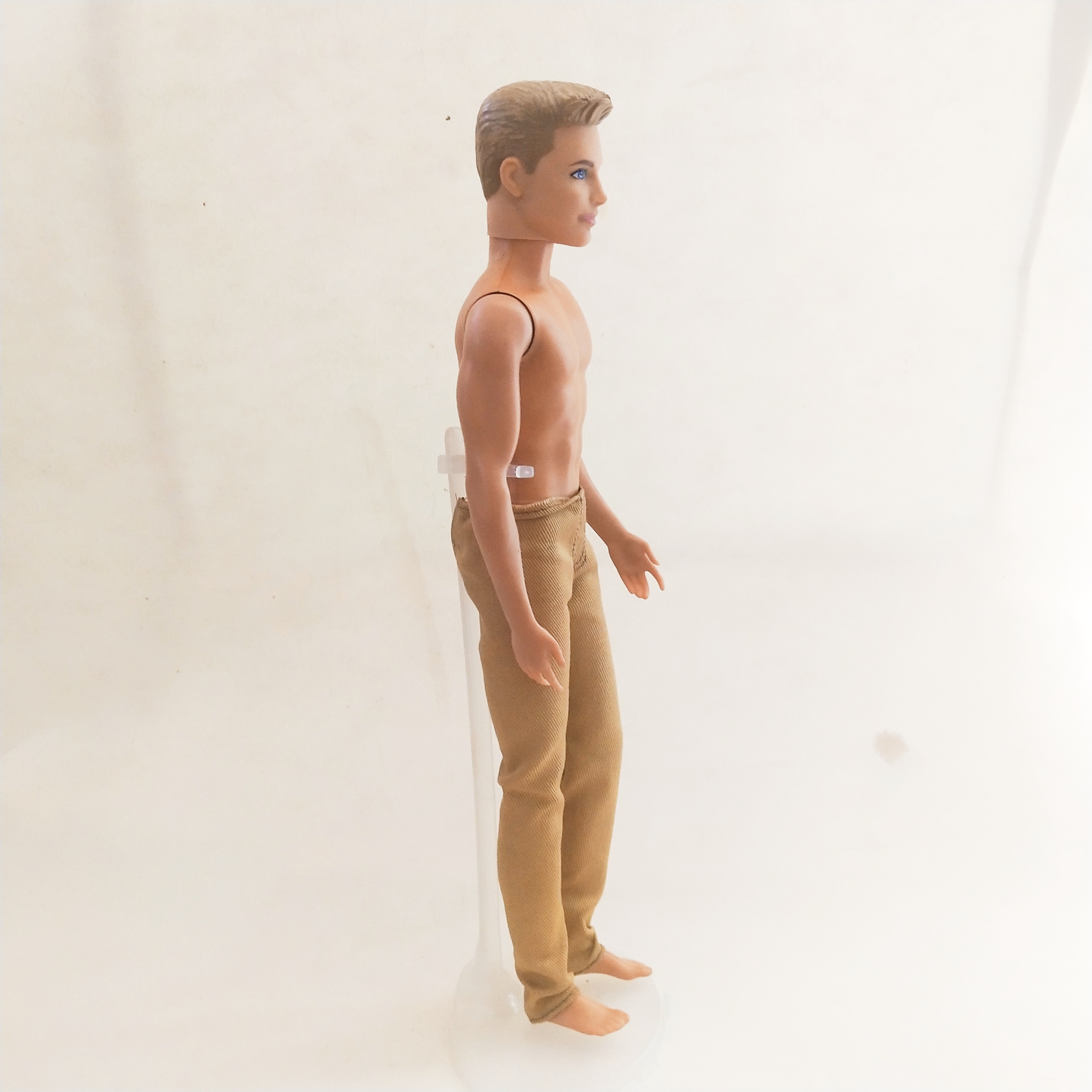 ตุ๊กตาผู้ชาย เคน แฟชั่นโพสต์ ท่ายืนทิ้งน้ำหนักลงที่ขาขวา แขนขาแน่น Mattel China 2013