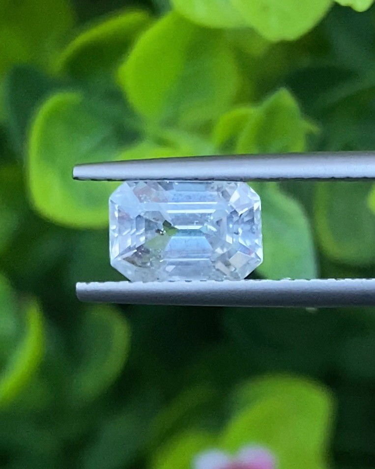 พลอย ขาว ไวท์ แซฟไฟร์ White Sapphire 2.12 กะรัต (Cts.) พลอยแท้ อัญมณีมงคลประจําวันเกิด เครื่องประดับพลอย