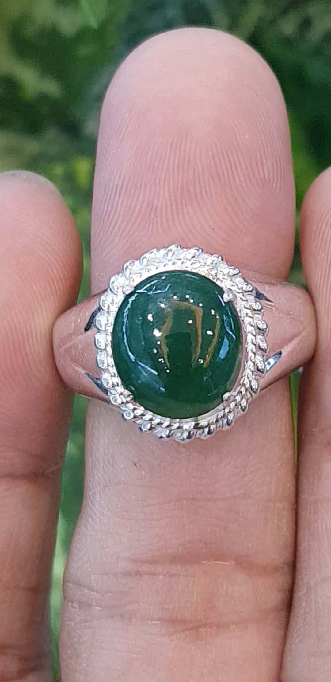 หยก พม่า แท้ Jade แหวนหยก 翡翠戒指 (Jadeite ring) 3.42 กะรัต (Cts.) (Size) 61 ดิบ ไม่ผ่านการปรับปรุง (Type A) พม่า (Myanmar)