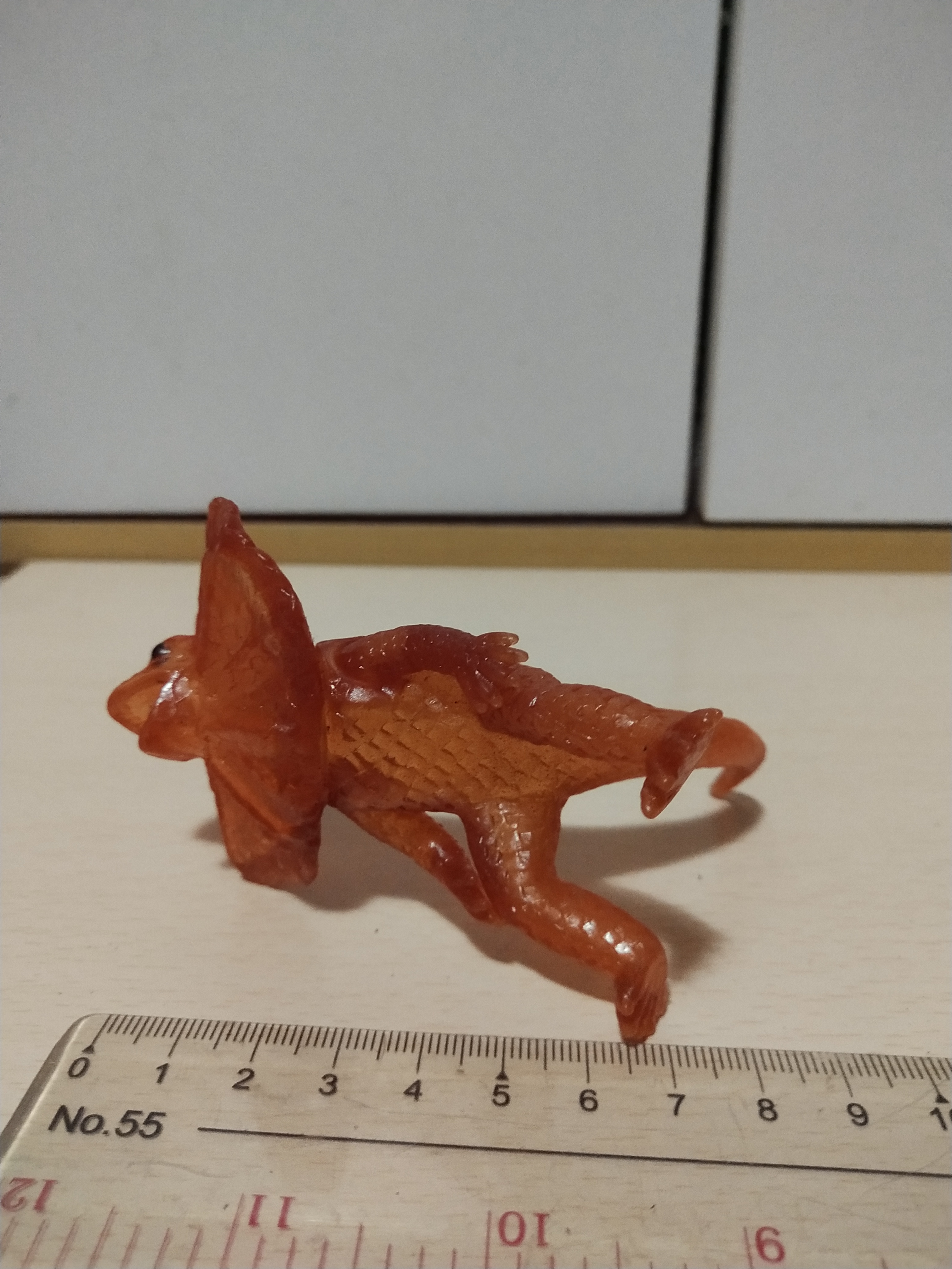 มีหลายภาพ, กิ้งก่ากายสิทธิ์ตัวยางใสสีส้ม