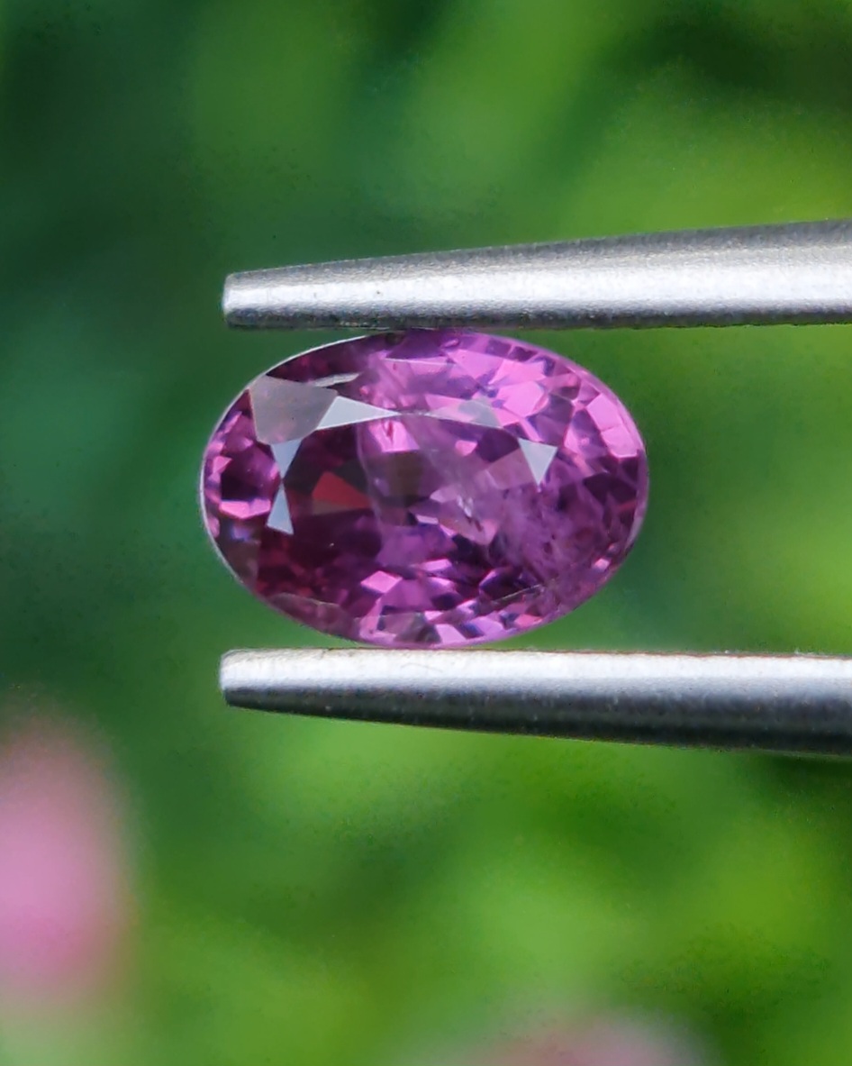 พลอย ม่วง แซฟไฟร์ Violet Purple Sapphire ดิบ Unheated 0.90 กะรัต (Cts.) พลอยแท้ อัญมณีมงคลประจําวันเกิด เครื่องประดับพลอย
