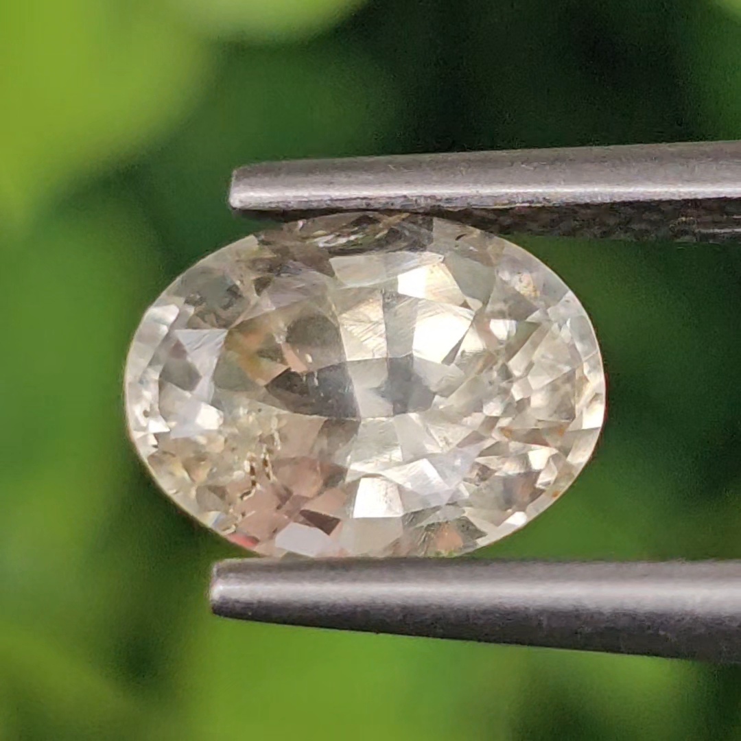 พลอย บุษราคัม yellow sapphire 1.89 กะรัต (Cts.) ดิบ (Unheated)พลอยแท้ อัญมณีมงคลประจําวันเกิด เครื่องประดับพลอย