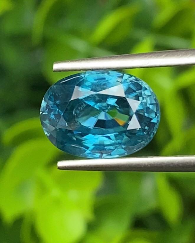 พลอย เพทาย (Zircon) 5.83 กะรัต (Cts.) พลอยแท้ อัญมณีมงคลประจําวันเกิด เครื่องประดับพลอย