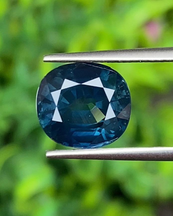 พลอย ไพลิน blue sapphire 4.92 กะรัต (Cts.) พร้อมใบเซอร์ พลอยแท้ อัญมณีมงคลประจําวันเกิด เครื่องประดับพลอย