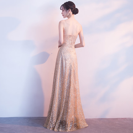 ชุดราตรียาวสายเดี่ยวสีทองแต่งกากเพชรสวยหรู (ซิปหลัง)