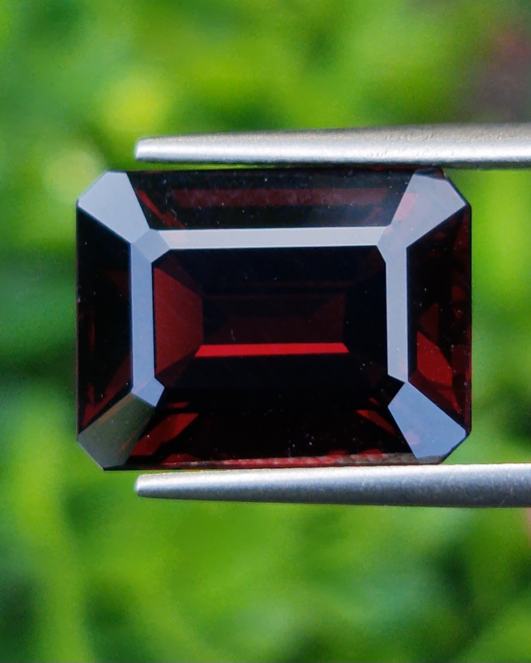 พลอย โกเมน Garnet 11.19 กะรัต (Cts.) พลอยแท้ อัญมณีมงคลประจําวันเกิด เครื่องประดับพลอย