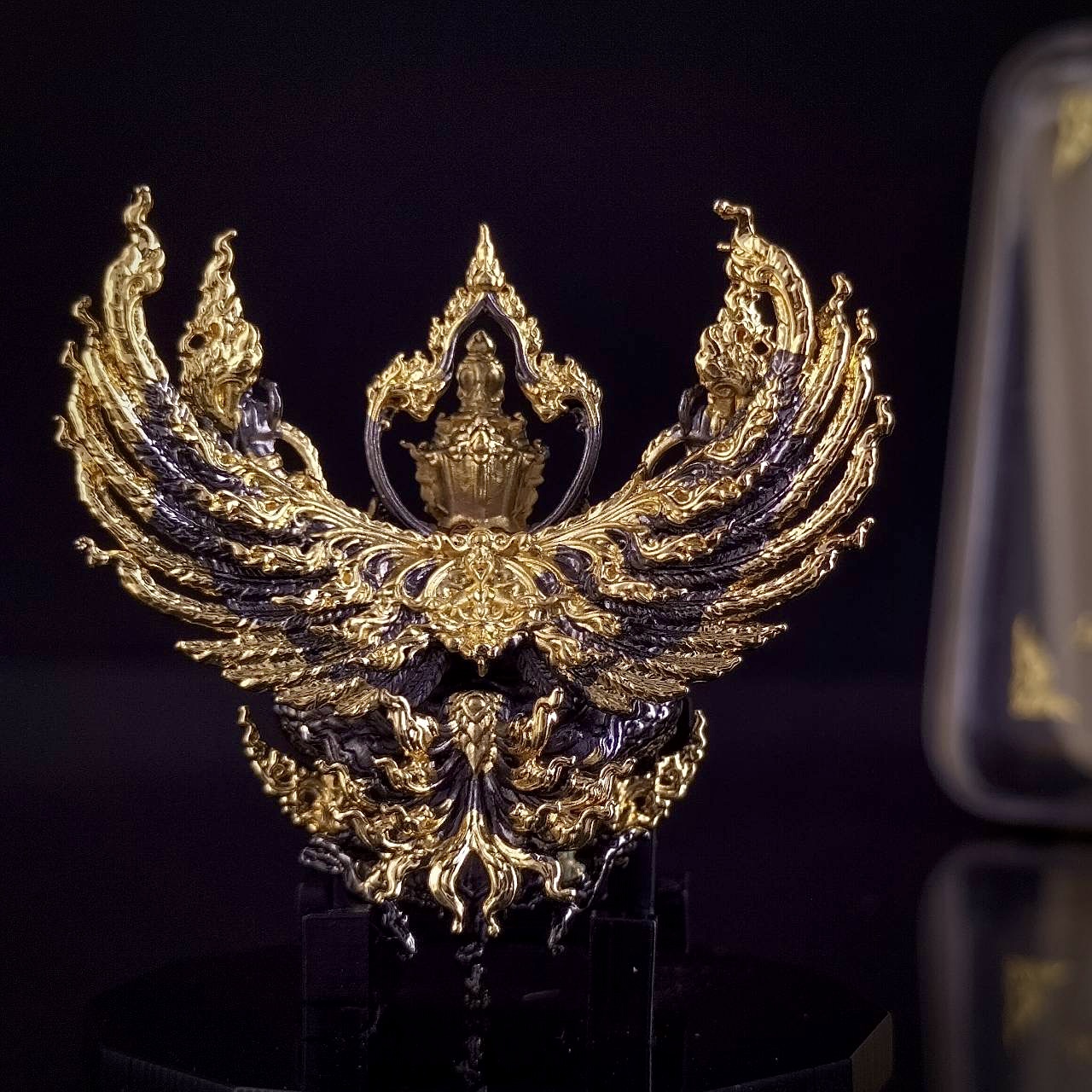 พญาครุฑจิตรสุบรรณ เนื้อแบล็คลายทอง พิมพ์ใหญ่ ขนาดความสูง 3.5 เซนติเมตร