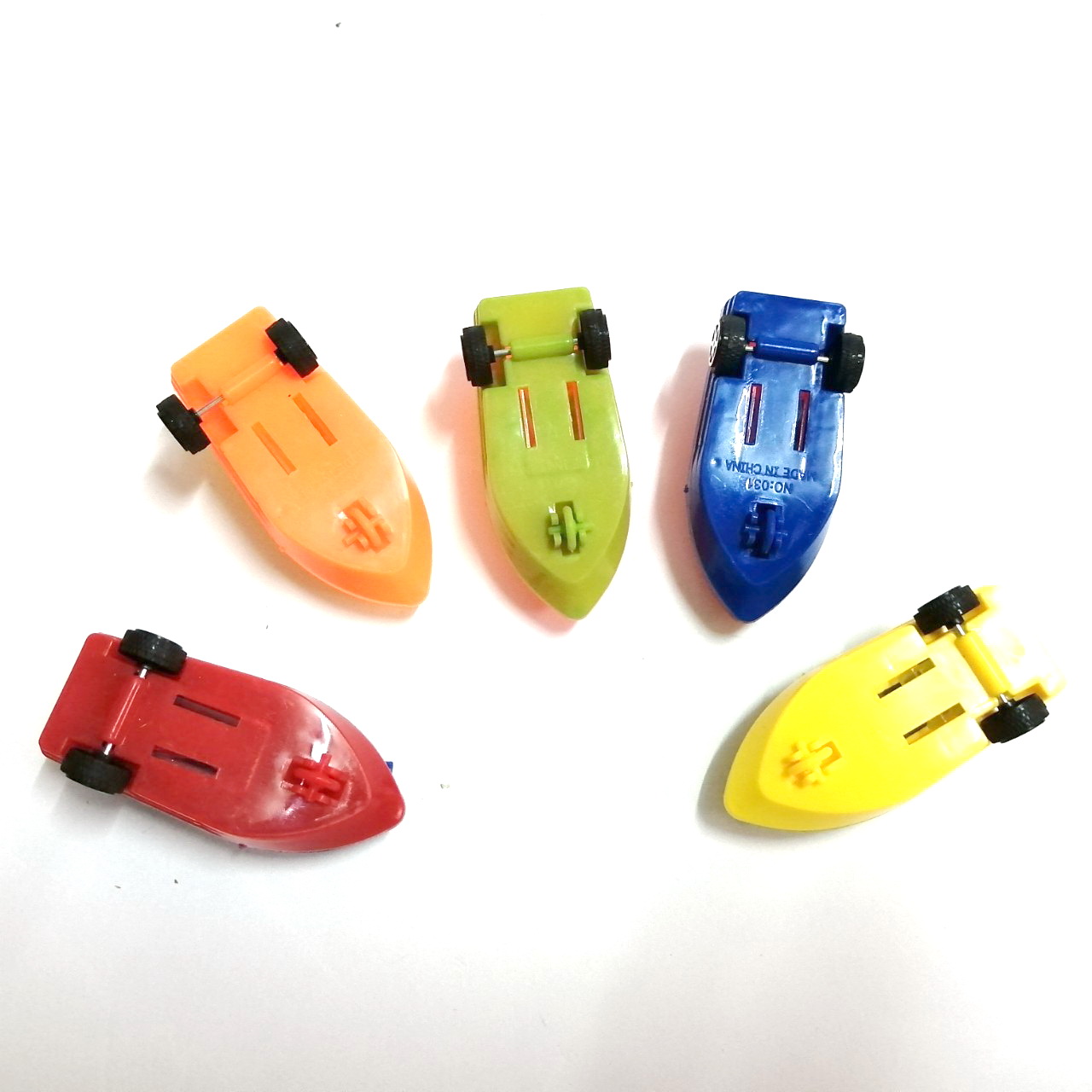 กบเหลาดินสอของเก่าราวปี 2535 รูปเรือรบมีล้อ ของเก่าเก็บสภาพใหม่ไม่เคยใช้ ขายทั้งชุด 5 ลำ