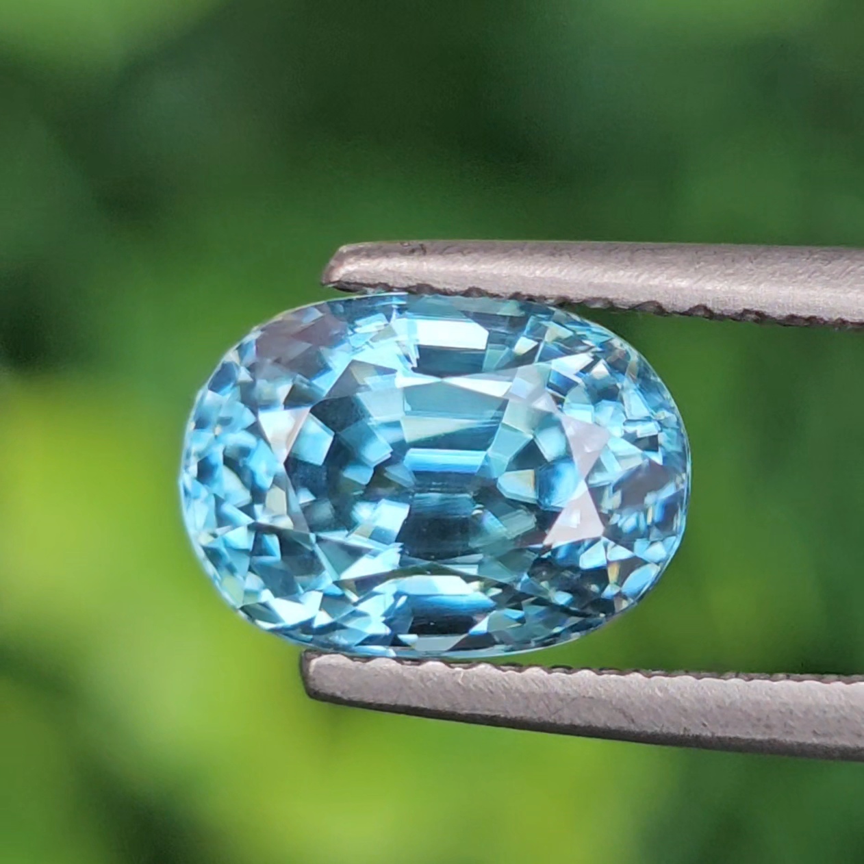 พลอย เพทาย (Zircon) 3.33 กะรัต (Cts.) พลอยแท้ อัญมณีมงคลประจําวันเกิด เครื่องประดับพลอย