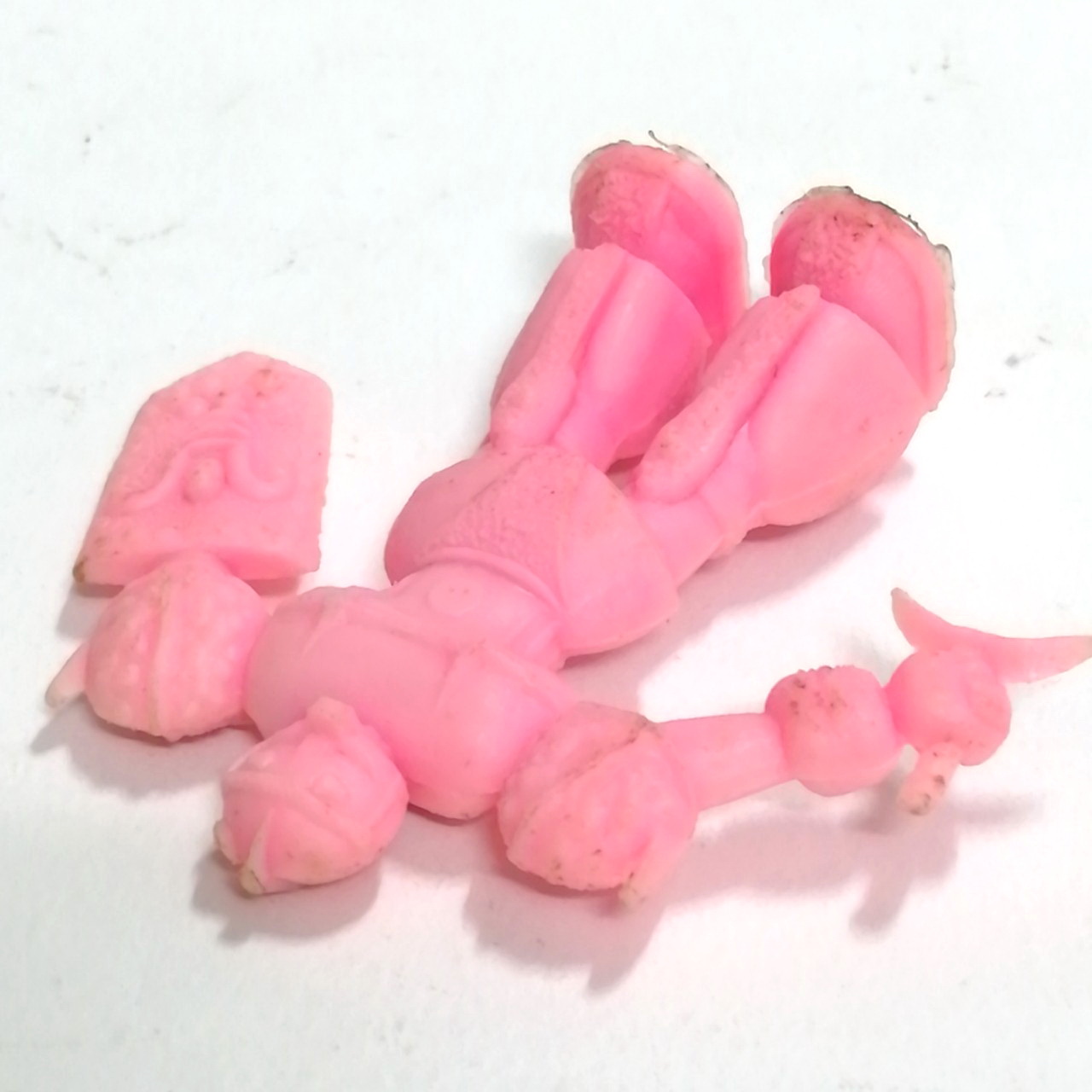 ตุ๊กตุ่นพลาสติก กึ่งแข็งกึ่งอ่อน ขนาด2นิ้ว หุ่นแซค(ซากุ/ZAKU) ตัวร้ายจากกันดั้ม ภาคแรก, สีชมพูนม ขนาดตามรูป งานเก่าเก็บ