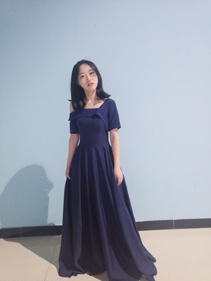 ชุดราตรียาวแขนสั้นไหล่เดียวสีกรมท่าจับเดรปที่อก (เชือกผูกหลัง)