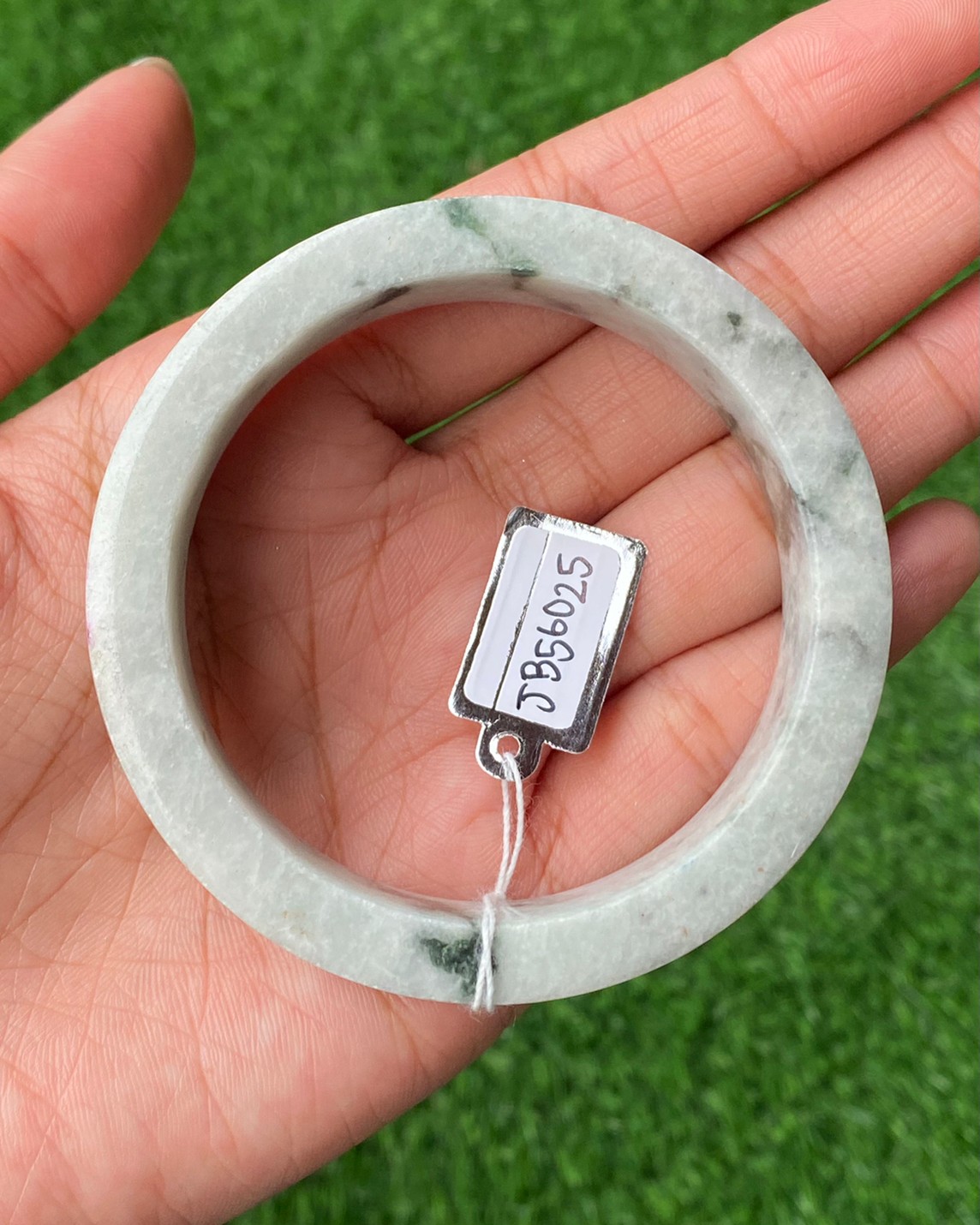 JB56025 หยก พม่า แท้ Jade กำไลหยก 56.8 มม. (Jadeite bracelet) พม่า (Myanmar)