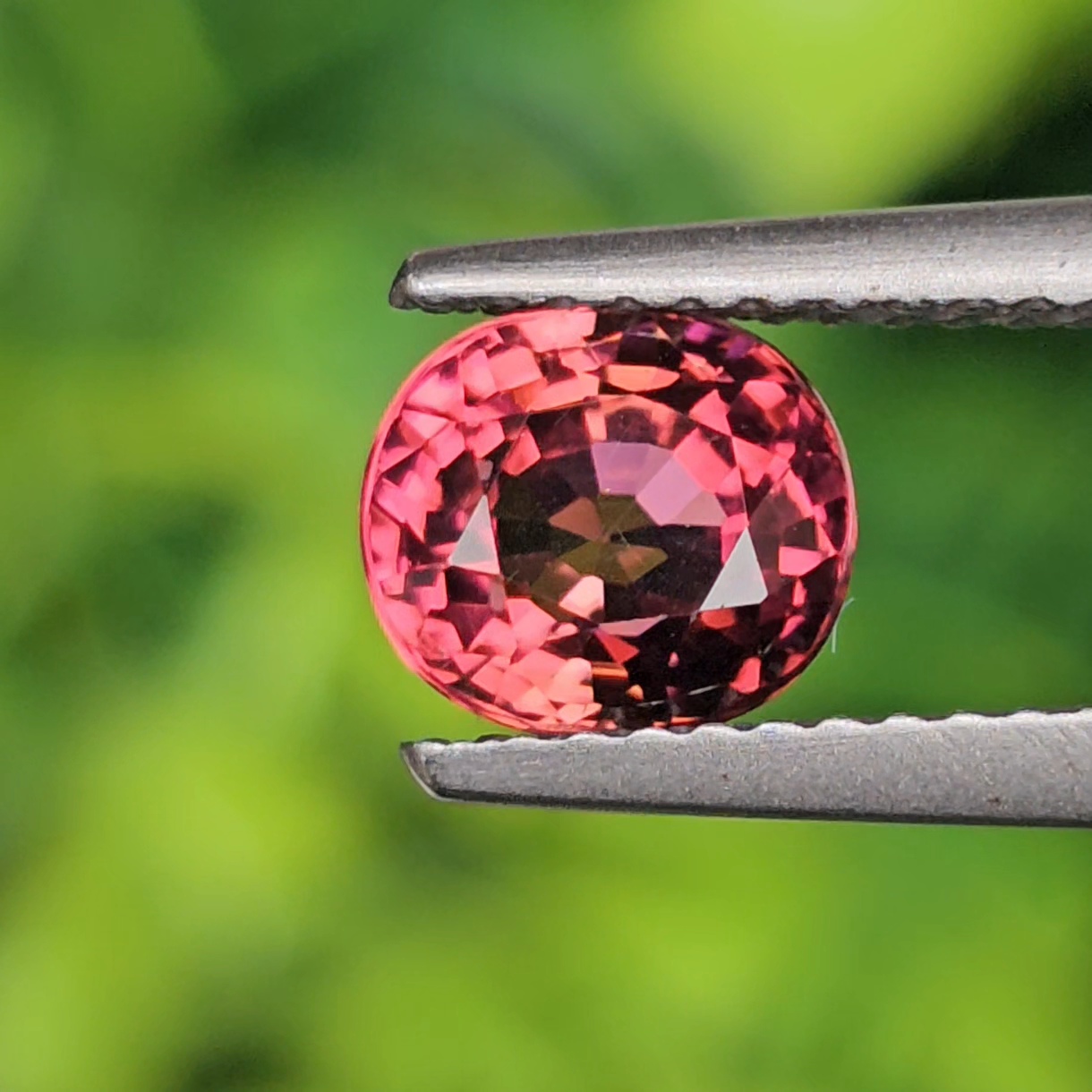 พลอย รูเบลไลต์ ทัวร์มาลีน Rubellite Tourmaline 1.50 กะรัต (Cts.) พลอยแท้ อัญมณีมงคลประจําวันเกิด เครื่องประดับพลอย
